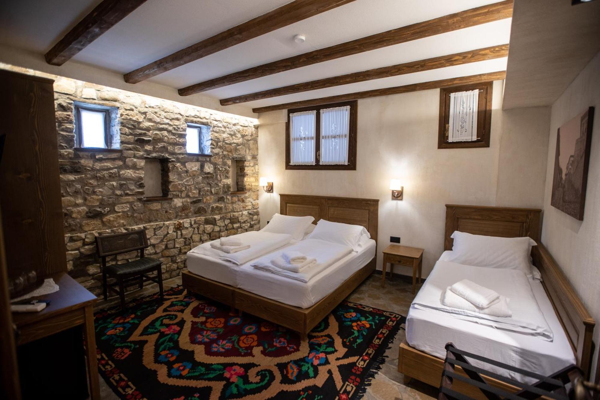 Vista Boutique Hotel Berat Exteriör bild