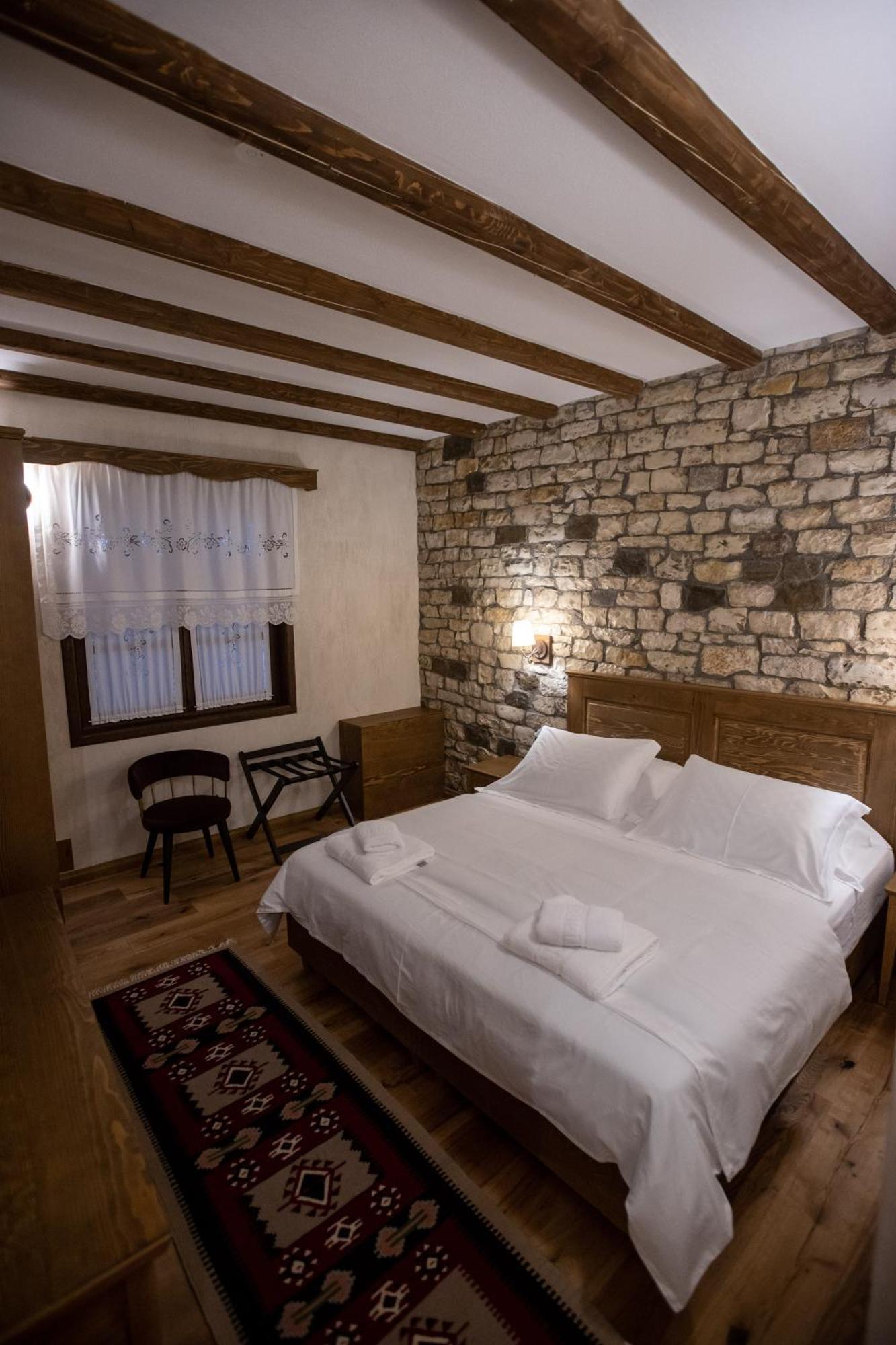 Vista Boutique Hotel Berat Exteriör bild