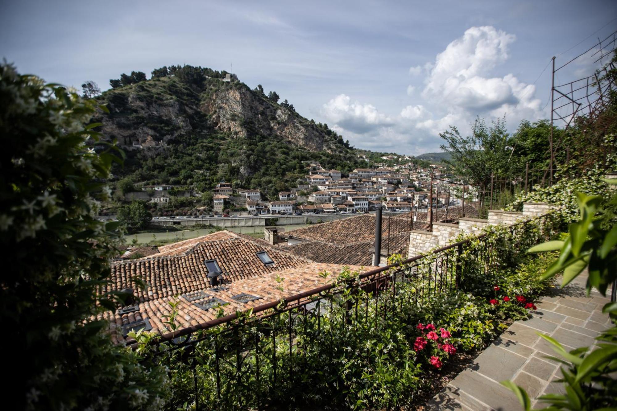 Vista Boutique Hotel Berat Exteriör bild