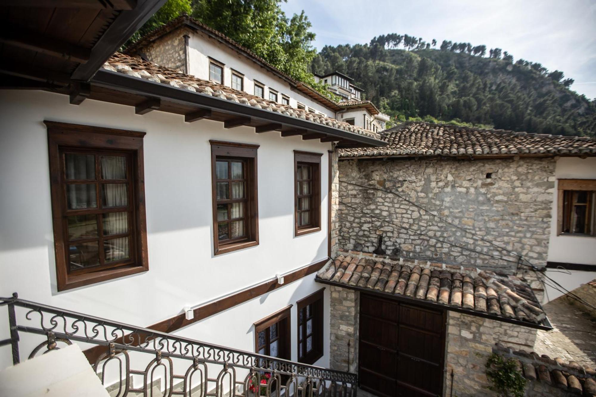 Vista Boutique Hotel Berat Exteriör bild